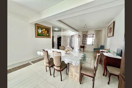 Sala de casa para alugar com 3 quartos, 210m² em Santa Amelia, Belo Horizonte