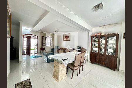 Sala de casa para alugar com 3 quartos, 210m² em Santa Amelia, Belo Horizonte