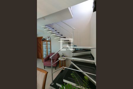 Escada de apartamento à venda com 3 quartos, 180m² em Heliópolis, Belo Horizonte