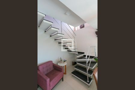 Escada de apartamento à venda com 3 quartos, 180m² em Heliópolis, Belo Horizonte
