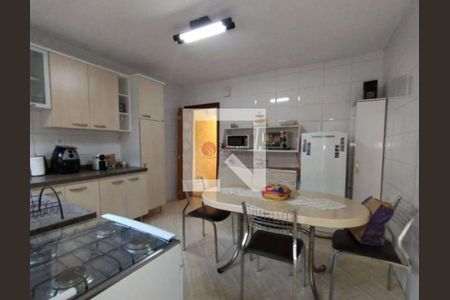 Casa à venda com 2 quartos, 102m² em Vila Carrão, São Paulo