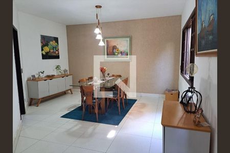 Casa à venda com 3 quartos, 450m² em Itaipu, Niterói