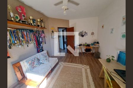 Casa à venda com 3 quartos, 450m² em Itaipu, Niterói