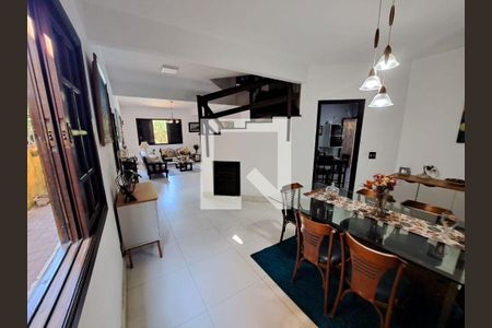 Casa à venda com 3 quartos, 450m² em Itaipu, Niterói