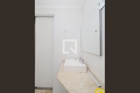 Banheiro da Suíte de casa de condomínio para alugar com 2 quartos, 120m² em Vila Santos, São Paulo