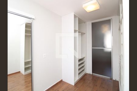 Closet da Suíte de casa de condomínio para alugar com 2 quartos, 120m² em Vila Santos, São Paulo