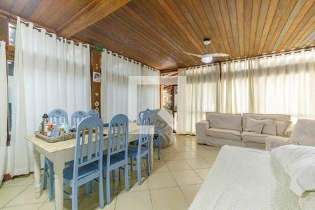 Sala de casa de condomínio à venda com 3 quartos, 260m² em Vargem Pequena, Rio de Janeiro