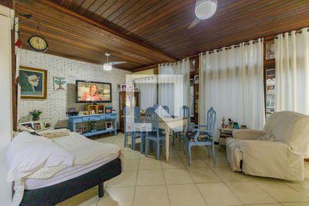 Sala de casa de condomínio à venda com 3 quartos, 260m² em Vargem Pequena, Rio de Janeiro