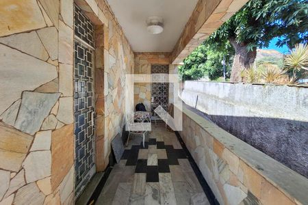 Quintal de casa à venda com 3 quartos, 65m² em Santa Rosa, Niterói