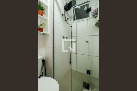 Banheiro de apartamento à venda com 2 quartos, 45m² em Morro Santana, Porto Alegre