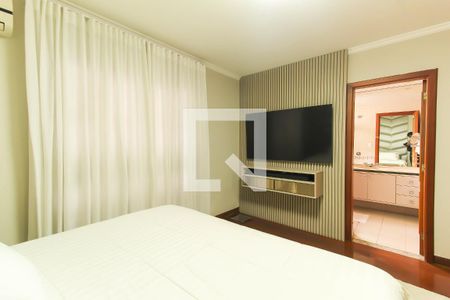 Suíte 1 de casa à venda com 3 quartos, 360m² em Vila Regente Feijó, São Paulo