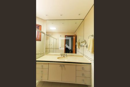 Banheiro da Suíte 1 de casa à venda com 3 quartos, 360m² em Vila Regente Feijó, São Paulo