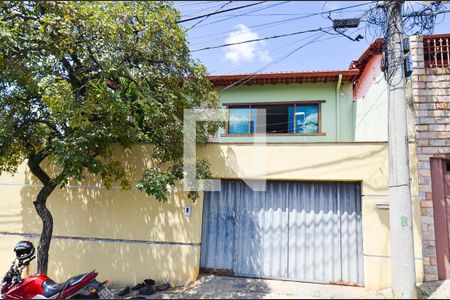 Fachada de casa à venda com 5 quartos, 300m² em Sagrada Família, Belo Horizonte