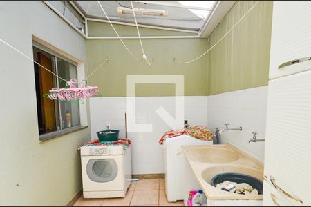 Area serviço de casa à venda com 5 quartos, 300m² em Sagrada Família, Belo Horizonte