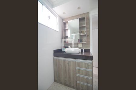 Banheiro da Suíte 1 de casa para alugar com 3 quartos, 240m² em Camarão, São Gonçalo