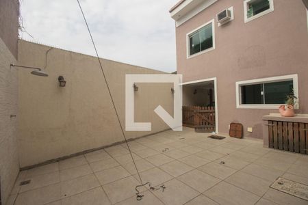 Quintal de casa para alugar com 3 quartos, 240m² em Camarão, São Gonçalo