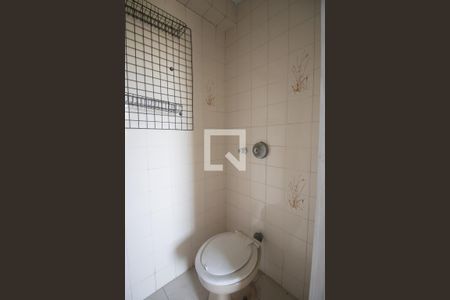 Banheiro de serviço de apartamento para alugar com 2 quartos, 60m² em Brasilândia, São Gonçalo