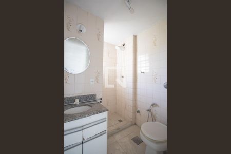 Banheiro de apartamento para alugar com 2 quartos, 60m² em Brasilândia, São Gonçalo