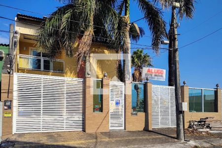Fachada de casa à venda com 6 quartos, 500m² em Piratininga, Niterói