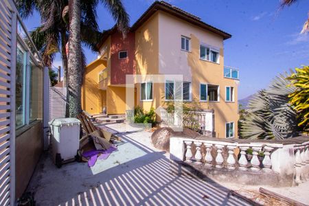 Quintal de casa à venda com 6 quartos, 500m² em Piratininga, Niterói