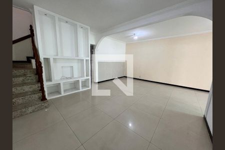 Sala de casa de condomínio para alugar com 4 quartos, 254m² em Taquara, Rio de Janeiro