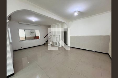 Sala de casa de condomínio para alugar com 4 quartos, 254m² em Taquara, Rio de Janeiro