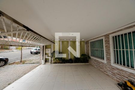 Garagem de casa para alugar com 4 quartos, 232m² em Vila Antonieta, São Paulo