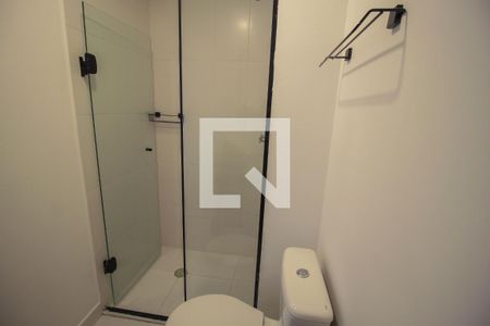 Banheiro de kitnet/studio para alugar com 1 quarto, 24m² em Belenzinho, São Paulo