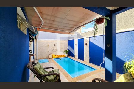 Piscina de casa à venda com 3 quartos, 170m² em Medeiros, Jundiaí