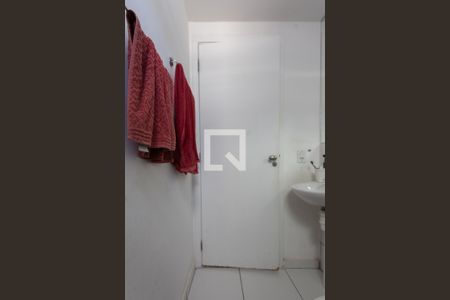 Banheiro de apartamento à venda com 2 quartos, 57m² em Planalto, Belo Horizonte