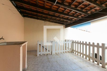 Área de Serviço de casa para alugar com 2 quartos, 149m² em Jardim Casa Pintada, São Paulo