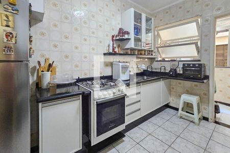Cozinha de apartamento para alugar com 2 quartos, 75m² em Jardim Las Palmas, Guarujá