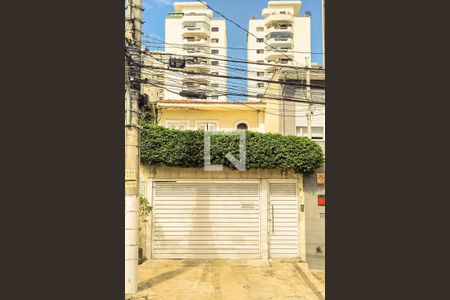 Fachada de casa à venda com 3 quartos, 168m² em Moema, São Paulo