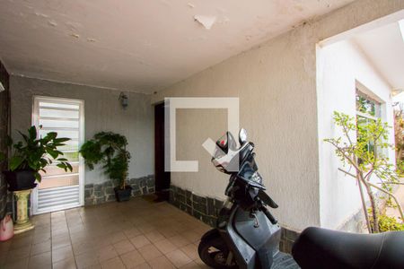 Garagem de casa à venda com 3 quartos, 250m² em Vila Scarpelli, Santo André