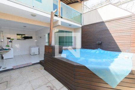Quintal com Piscina de casa para alugar com 3 quartos, 264m² em Europa, Contagem