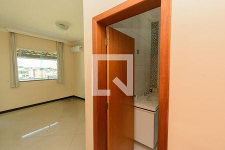 Suíte de casa para alugar com 3 quartos, 264m² em Europa, Contagem