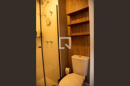 Banheiro de kitnet/studio para alugar com 1 quarto, 20m² em Jardim das Acacias, São Paulo