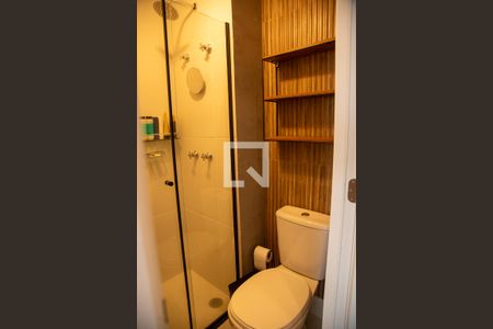 Banheiro de kitnet/studio para alugar com 1 quarto, 20m² em Jardim das Acacias, São Paulo