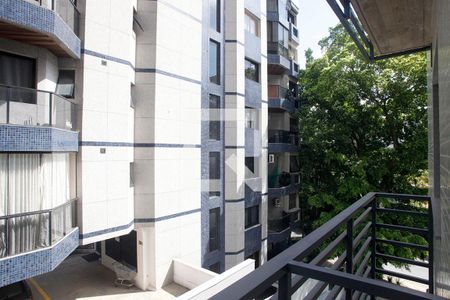 Cozinha + Área de Serviço Vista de apartamento à venda com 2 quartos, 89m² em Rio Branco, Porto Alegre