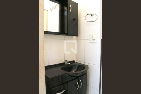 Banheiro. de apartamento para alugar com 2 quartos, 44m² em Jardim Cristal, São Paulo