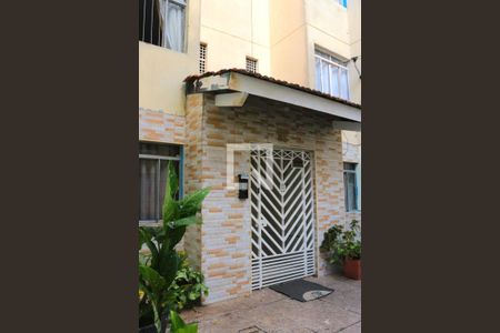 Fachada do bloco. de apartamento para alugar com 2 quartos, 44m² em Jardim Cristal, São Paulo
