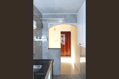 Cozinha. de apartamento para alugar com 2 quartos, 44m² em Jardim Cristal, São Paulo