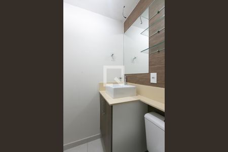 Banheiro de apartamento à venda com 2 quartos, 46m² em Vila Carmosina, São Paulo
