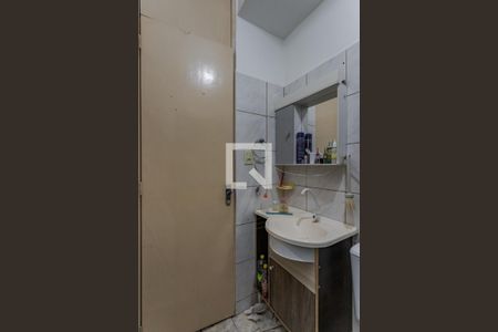 Banheiro de apartamento à venda com 2 quartos, 36m² em Rubem Berta, Porto Alegre