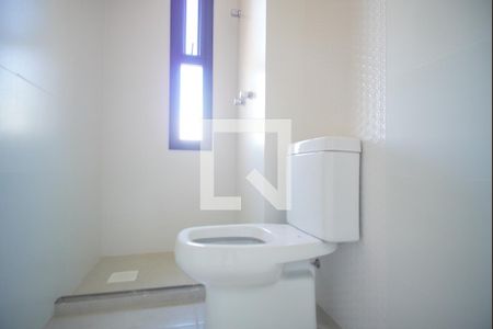 Banheiro da Suíte de apartamento à venda com 3 quartos, 175m² em Passo D’areia, Porto Alegre