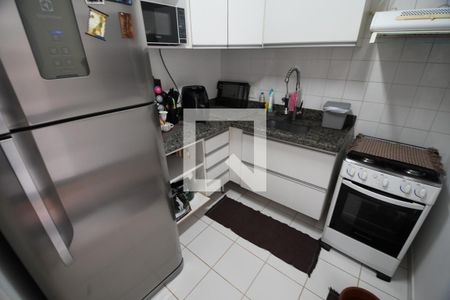 Cozinha de casa de condomínio à venda com 2 quartos, 100m² em Parque Imperador, Campinas