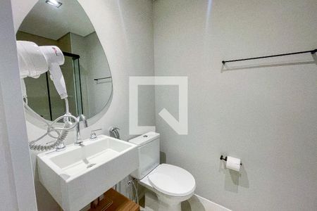 Banheiro de kitnet/studio para alugar com 1 quarto, 24m² em Pinheiros, São Paulo