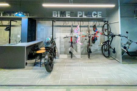 Bicicletário de kitnet/studio para alugar com 1 quarto, 24m² em Pinheiros, São Paulo