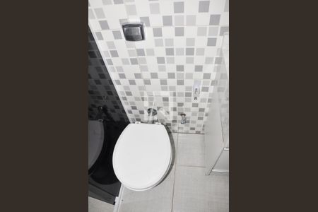 Banheiro Social de casa para alugar com 2 quartos, 96m² em Jardim Mangalot, São Paulo