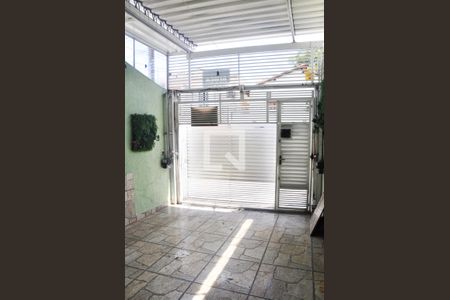 Garagem de casa para alugar com 2 quartos, 96m² em Jardim Mangalot, São Paulo